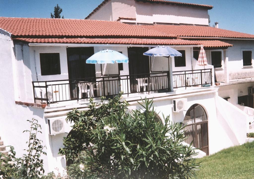 Dina'S Rooms Mesongi Exterior photo